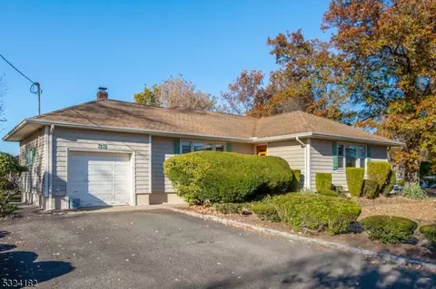 33 Sand Rd, Fairfield, NJ 07004
