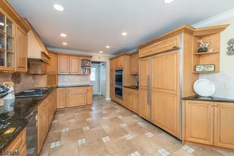 11 Copley Ct, Wayne, NJ 07470 photo 2