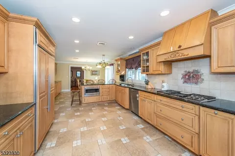 11 Copley Ct, Wayne, NJ 07470 photo 3