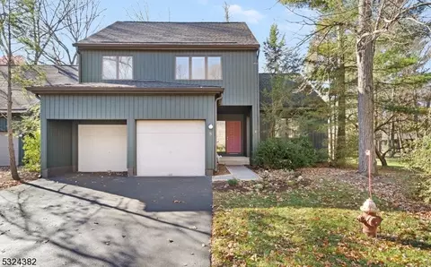 8 Windmill Dr, Morristown, NJ 07960
