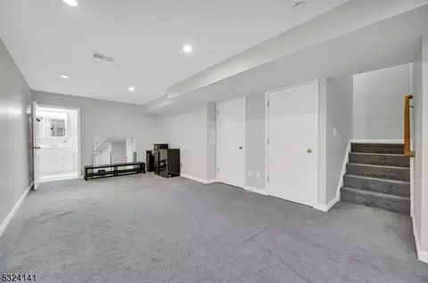 134 Levinberg Ln, Wayne, NJ 07470 photo 39