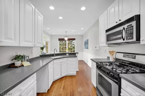 134 Levinberg Ln, Wayne, NJ 07470 photo 12