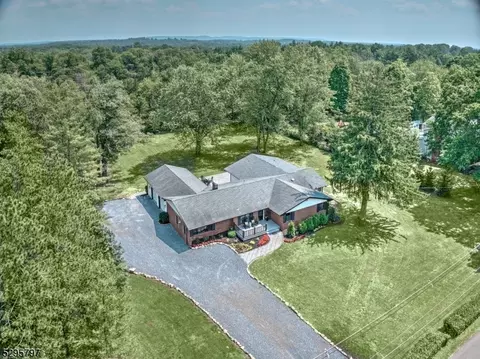 14 Miller Ave, Tewksbury, NJ 08889