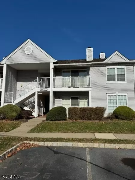29 Townsend Ct, Franklin Park, NJ 08823