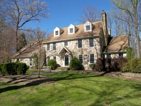 4 Craig Rd, Clinton Twp, NJ 08801