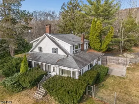 30 N Four Bridges Rd, Washington Twp, NJ 07853