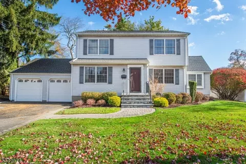53 Center St, Pompton Lakes, NJ 07442
