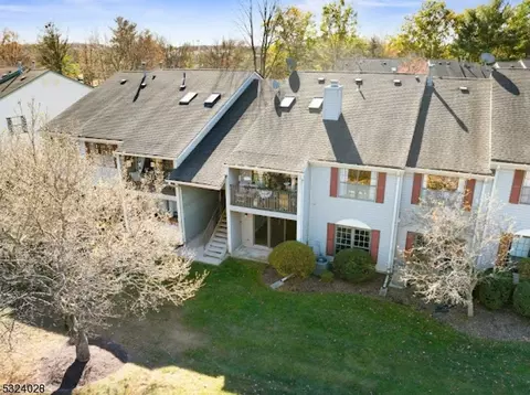 26 Taylor Dr, Franklin Park, NJ 08823