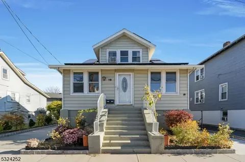 16 Helen St, Little Ferry, NJ 07643