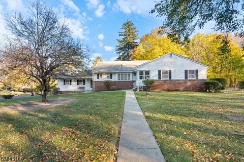 460 Massey Ct, Wyckoff, NJ 07481