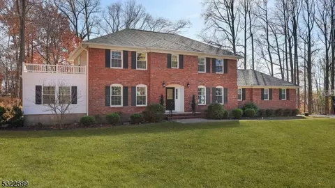 11 Geiger Ln, Warren, NJ 07059