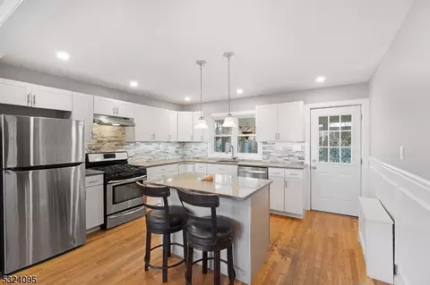 41 E Grant Ave, Woodbridge Twp, NJ 07067