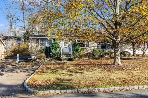 53 Laurel Dr, Wayne, NJ 07470 photo 2