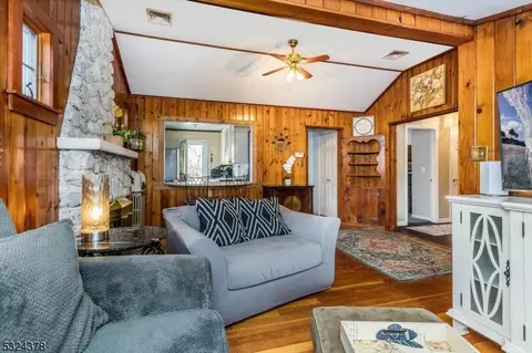 53 Laurel Dr, Wayne, NJ 07470 photo 9