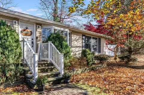 53 Laurel Dr, Wayne, NJ 07470 photo 3