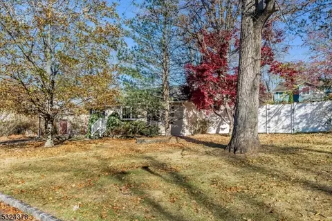 53 Laurel Dr, Wayne, NJ 07470 photo 4