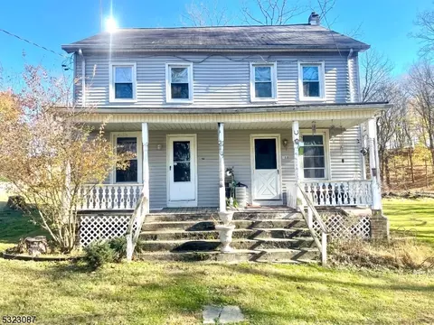 511 Spring St, Belvidere, NJ 07823