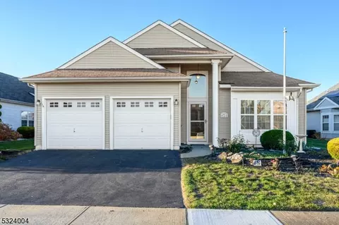 18 Wycliffe Dr, Manchester Township, NJ 08759
