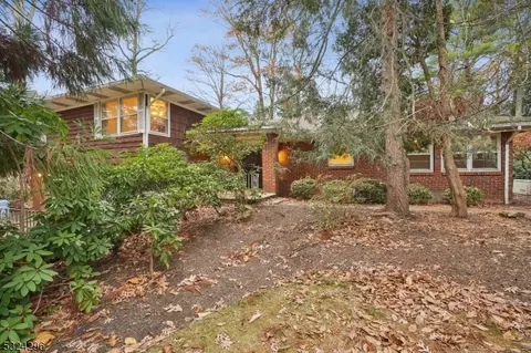 4 Branko Rd, Berkeley Heights, NJ 07922