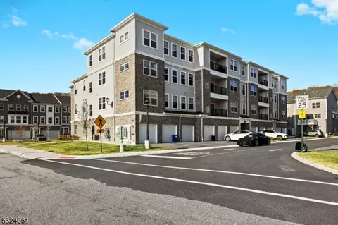 10 Veterans Way #242, Morris Plains, NJ 07950