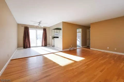 105 Lions Head Dr E, Wayne, NJ 07470 photo 5
