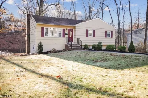 105 Lions Head Dr E, Wayne, NJ 07470 photo 3
