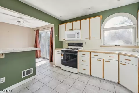 105 Lions Head Dr E, Wayne, NJ 07470 photo 7