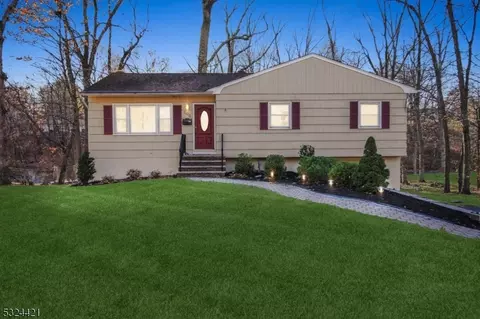 105 Lions Head Dr E, Wayne, NJ 07470