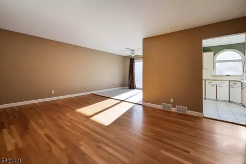 105 Lions Head Dr E, Wayne, NJ 07470 photo 4