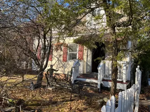 42 Emery Ave, Flemington, NJ 08822
