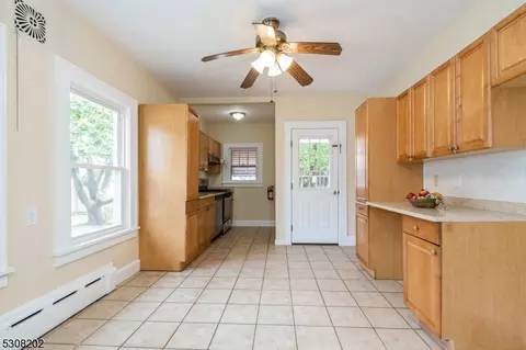 63 Frelinghuysen Ave, Raritan, NJ 08869