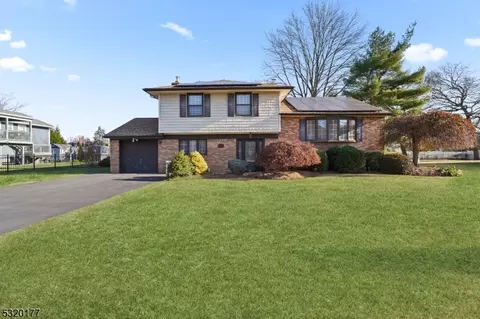 27 Alan Dr, Fairfield, NJ 07004