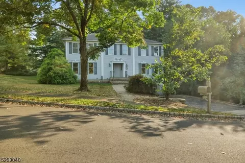 2 Mary Ct, Berkeley Heights, NJ 07922