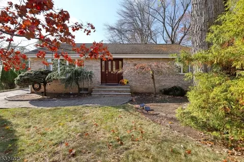 53 Princeton Ter, Oakland, NJ 07436