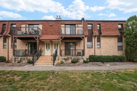 913 Yorkshire Dr, Flemington, NJ 08822