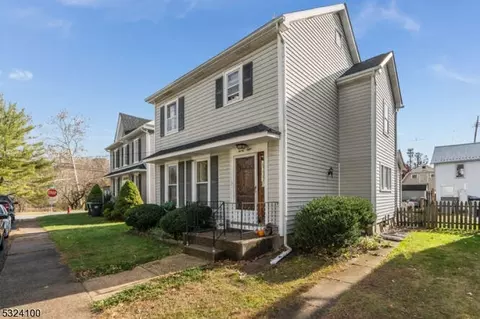 28 Maple St, Milford, NJ 08848
