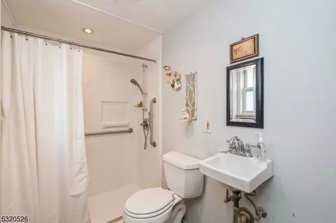 204 Jerome Pl, Bloomfield, NJ 07003 photo 23