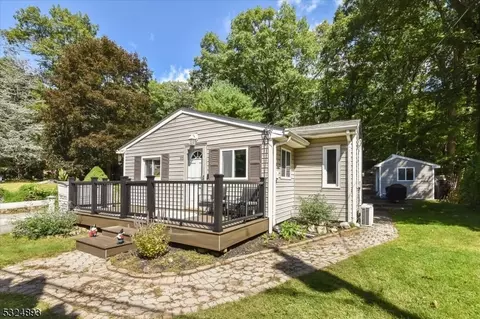 12 Newton Dr, West Milford, NJ 07480