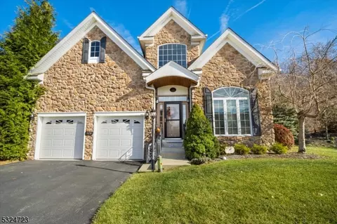 126 Ondish Ct, Mount Arlington, NJ 07856