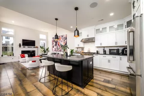 6 Chelsea Rd, Warren, NJ 07059