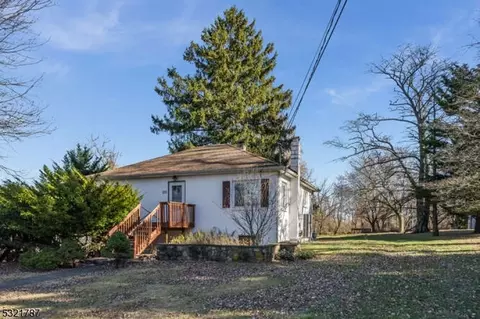 101 Blossom Rd, Hampton, NJ 08827