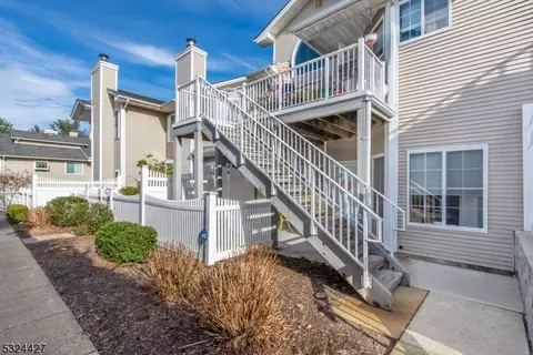 5 Bentley Ct, Bedminster, NJ 07921