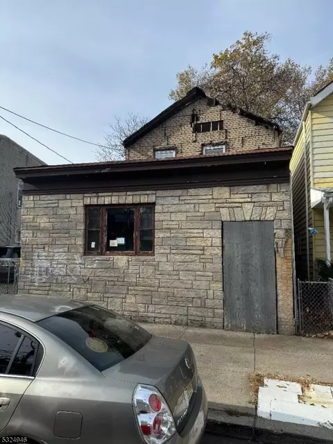 49 4th St, Passaic, NJ 07055