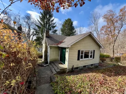 26 Washington Dr, Sparta, NJ 07871