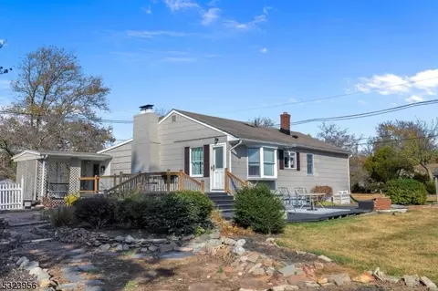 17 Rivercrest Dr, Piscataway, NJ 08854