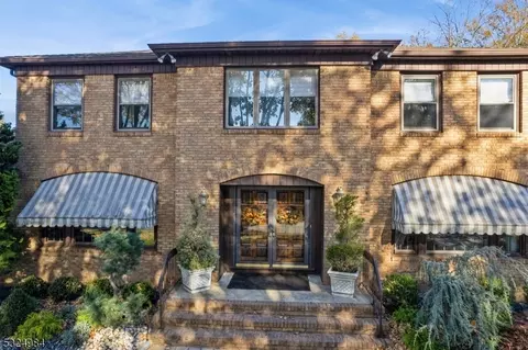 21 Tilden Dr, East Hanover, NJ 07936