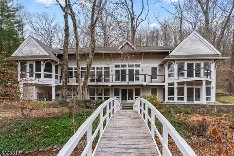 47 Roxiticus Rd, Mendham Twp, NJ 07945