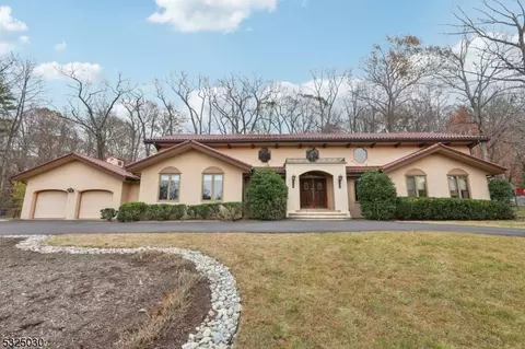 24 Apache Rd, Wayne, NJ 07470 photo 2