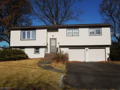 105 Vakerich Pl, South Plainfield, NJ 07080