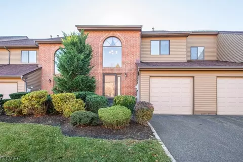 3 Queensbridge Dr, East Hanover, NJ 07936